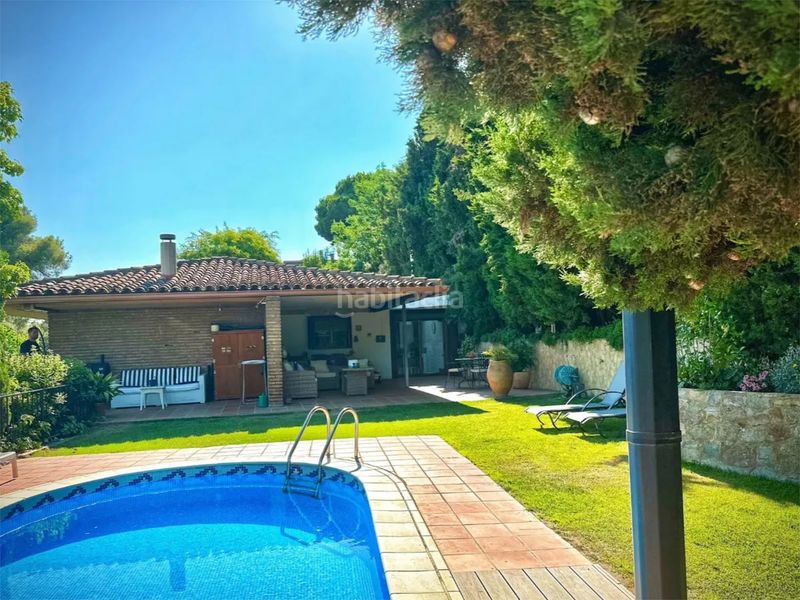 Foto a0fcbf1c-3e5b-42e0-b90c-6509f9577810. Casa amb xemeneia calefacció aparcament piscina a Bellaterra