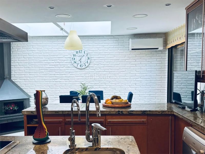 Foto bc3e0682-3b8a-4408-8cac-ce885b0d3196. Casa amb xemeneia calefacció aparcament piscina a Bellaterra