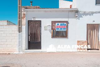 Xalet a Padre vázquez 27. Casa en venta en villaescusa de haro