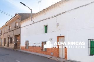 Xalet a Pedro muñoz 17. Casa en venta en las mesas