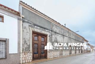 Xalet a Carrera 20. Casa en venta en santa maria del campo rus
