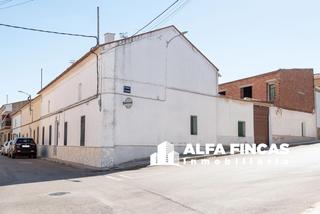 Xalet a El sol 10. Casa en venta en la alberca de zancara