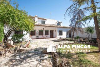Xalet en Cruz 24. Casa en venta en los hinojosos