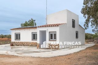 Chalet  Diseminados. Casa de campo en venta en villarrobledo