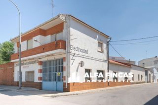 Nau industrial a Principe felipe de borbon 17. Nave en venta en las pedroñeras