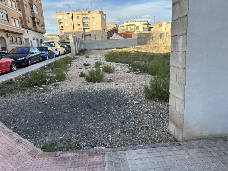 Foto 9829e3d9-7b92-44f0-b08e-f434743d1607. Terreny residencial a carrer metge rafael navarro 24 a Novelda