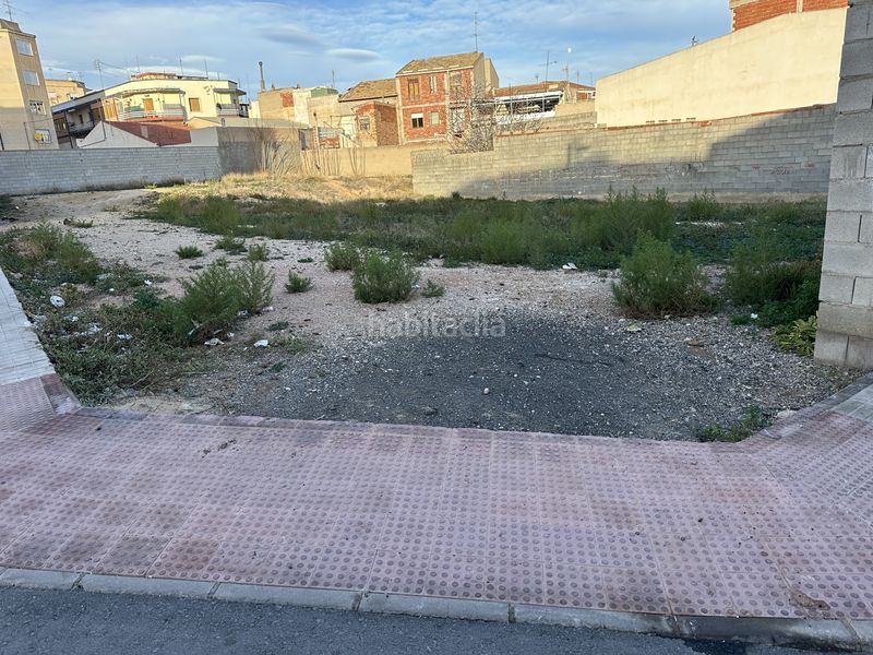 Foto a7e89959-0f96-4c1d-bae6-499b1b96fb84. Terreny residencial a carrer metge rafael navarro 24 a Novelda