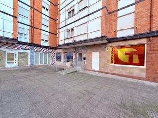 Locale commerciale  Fruela. Local com. en venta en avils.