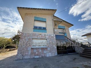 Xalet a El villar 12. Chalet en venta en lugones, 6 dormitorios.