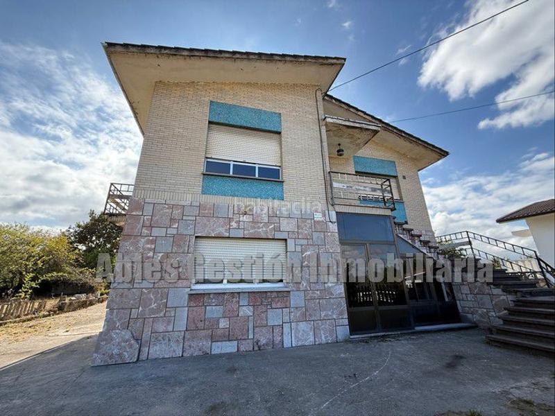 Foto 321524d7-8d55-47af-8180-539a4d059d36. Chalet en el villar 12 chalet en venta en Lugones, 6 dormitorios. en Siero