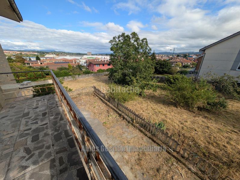 Foto d5d2b7ec-e69f-4c4f-935c-e04e14307fe7. Chalet en el villar 12 chalet en venta en Lugones, 6 dormitorios. en Siero
