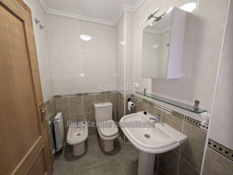 Foto d15df8d8-c21a-48a8-9c88-b1643654a54a. Flat with heating parking in Lugones Siero