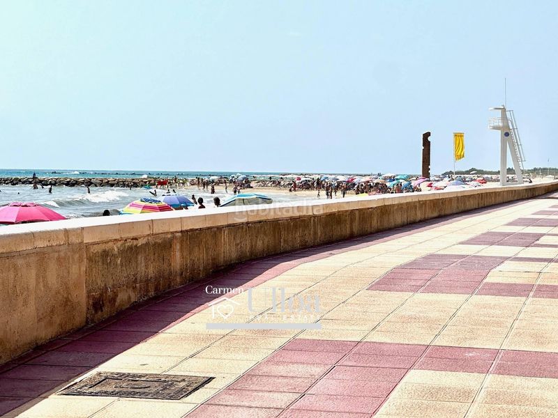 Foto d0731448-9a3b-4a1a-8a04-df4e2243298f. Aparcament cotxe a Campello Playa Campello (el)