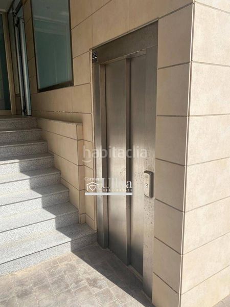 Foto aae22130-40da-4512-b6ac-335de40f1848. Aparcament cotxe a Campello Playa Campello (el)