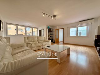 Flat in Avenida del doctor ramón y cajal 8. Amplia vivienda junto al parque canalejas y a un paso del mar
