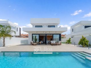 Chalet  Calle font roja. Exclusiva villa independiente de recién construcción muy cerca d