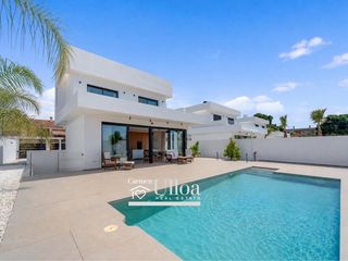 Chalet  Calle font roja. Exclusiva villa independiente de recién construcción muy cerca d
