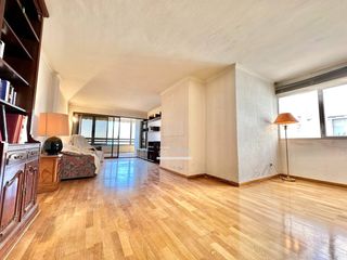 Pis  Avenida de loring. Extraordinaria ubicación junto al puerto deportivo y paseo marít