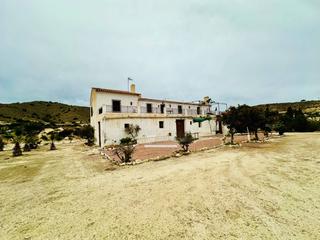 Maison à Pueblo Acantilado-Lanuza. Antigua casa situada en enorme parcela para reformar o construir