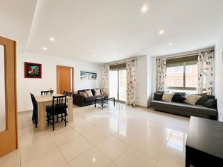 Flat  Avenida carrer la mar. Apartamento con vistas al mar