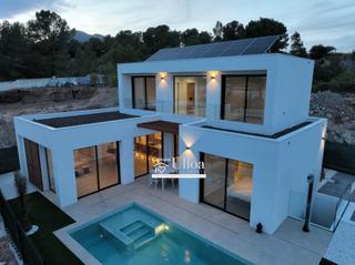 Chalet en Escandinavia-Cautivador. Exclusiva villa independiente en alfaz del pí