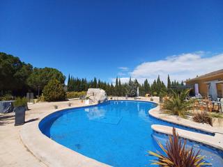 Chalet in Monòver. Hermosa villa independiente en pinoso