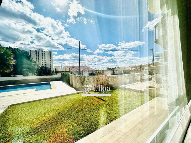 Foto d2e6aae9-df75-4ba3-a639-b767795a7f12. Chalet gran chalet independiente en cabo huertas en Alicante