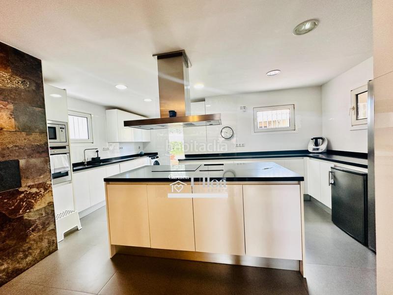 Foto f6c237a5-796b-4369-bc1a-0bb9b37673f7. Chalet gran chalet independiente en cabo huertas en Alicante