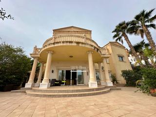 Chalet à Pueblo Español-Coveta Fumá. Exclusivo chalet de lujo frente al mar elegancia y vistas inigua