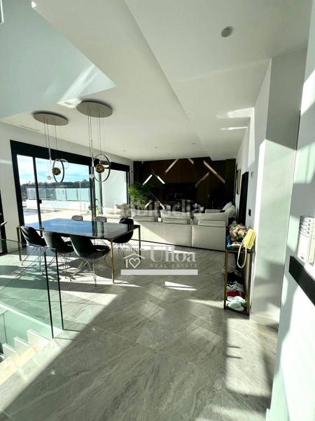 Foto 7a4b0df1-78be-4a37-9d7f-a8f7044c408a. Chalet avec chauffage parking piscine dans balcón de Finestrat-terra marina Finestrat