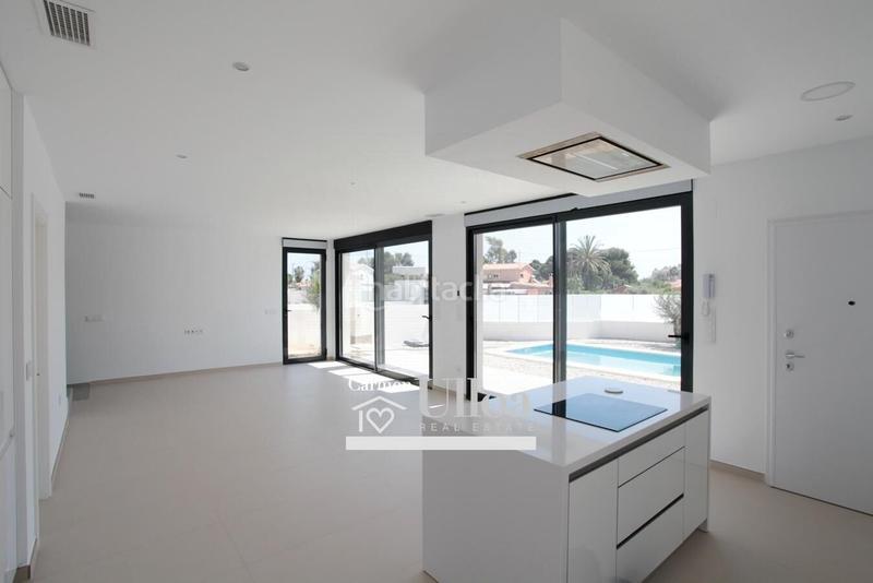 Foto 9658e302-61eb-41d3-86ff-d53057c44595. Chalet en calle santa maria 5 villa a estrenar en Playa Muchavista en Campello (el)