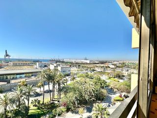 Pis a Barrio del Centro. Extraordinaria ubicación junto al puerto deportivo y paseo marít