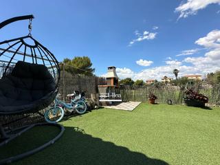 Maison  Calle del marge. Bungalow luminoso con terraza y vistas despejadas en bonalba  mu