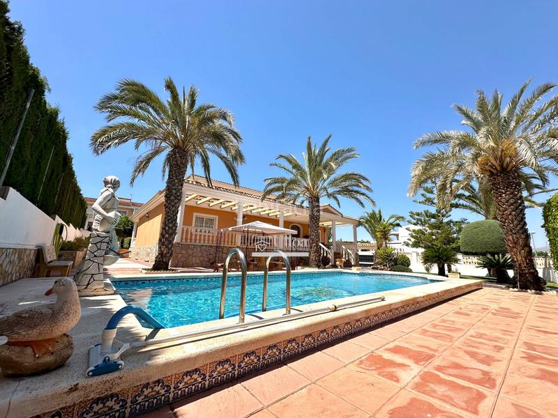 Foto 004fce49-1511-4f88-8951-a5d6abbd637b. Chalet con riscaldamento parcheggio piscina in La Huerta Mutxamel