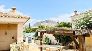 Xalet a Busot. Chalet independiente de 200m2 en busot
