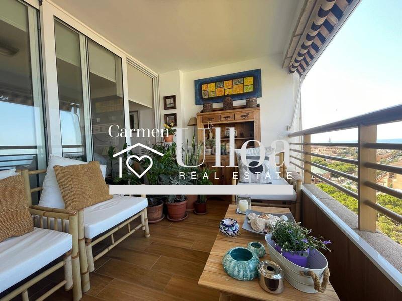 Foto 4b06ecb6-50e1-4c1d-8e67-aa9adceba692. Piso exclusiva vivienda reformada frente al mar en primera línea en Alicante