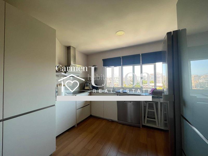 Foto aa4f4203-cae6-4040-9ae7-10eb87f2893a. Piso exclusiva vivienda reformada frente al mar en primera línea en Alicante