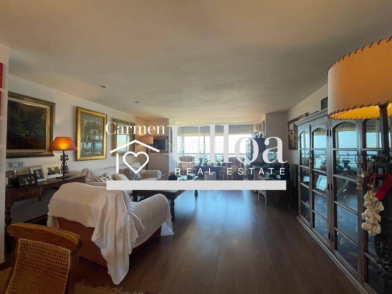 Foto e6a20505-d5f1-4a06-a4bd-e741f7c40f3e. Piso exclusiva vivienda reformada frente al mar en primera línea en Alicante