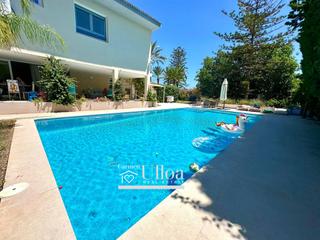 Chalet en La Font-Mezquitas. Moderna villa con piscina climatizada y gran jardín para vivir m