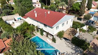Chalet in La Font-Mezquitas. Moderna villa con piscina climatizada y gran jardín para vivir m
