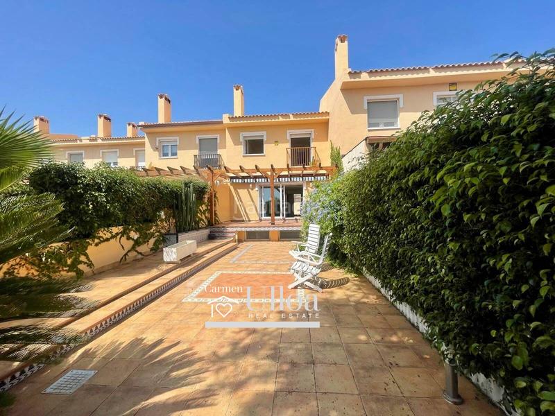 Foto 152c1d04-07bd-49dc-b3d8-4383a8c6e595. Casa bifamiliare con parcheggio piscina in Pueblo Español-Coveta Fumá Campello (el)