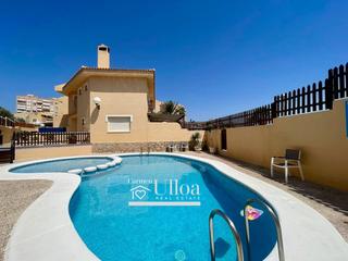 Casa bifamiliare in Pueblo Español-Coveta Fumá. Exclusivo chalet adosado en primera línea de mar en el campello