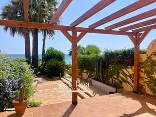 Casa pareada en Pueblo Español-Coveta Fumá. Exclusivo chalet adosado en primera línea de mar en el campello