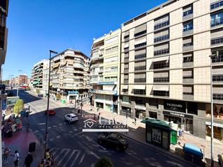 Pis  Calle del pintor aparicio. Piso reformado en maisonnave alicante con 4 dormitorios y a 750m