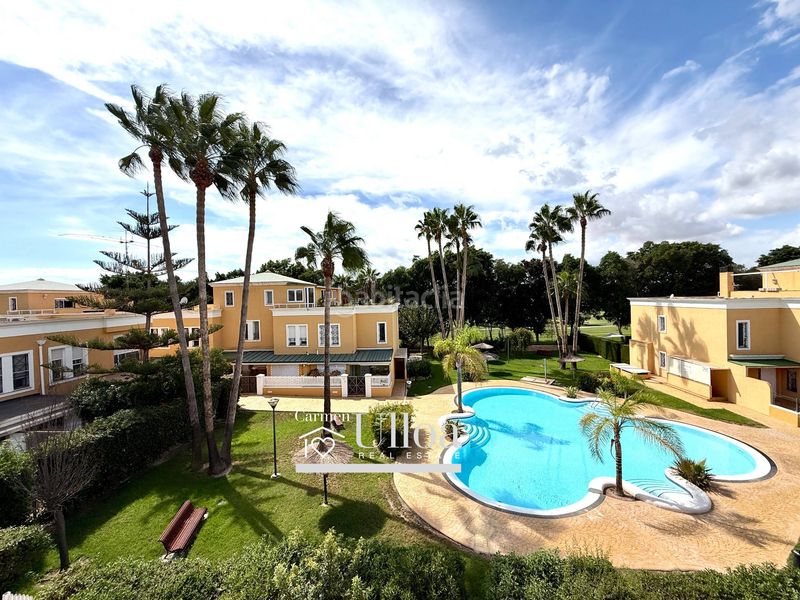 Foto 117c73a4-0417-4025-8f0c-245adfc789eb. Casa adossada amb aparcament piscina a Alicante golf Alicante