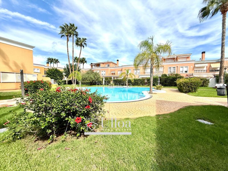 Foto 971847d6-2d37-46a3-ac5b-15c583d7937e. Casa adossada amb aparcament piscina a Alicante golf Alicante
