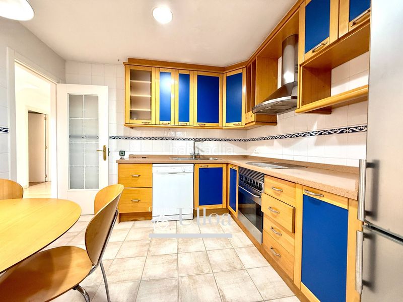 Foto a1495154-b2f8-4fa8-91b6-bf246d85df7c. Casa adossada amb aparcament piscina a Alicante golf Alicante