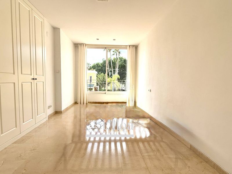 Foto fff8bba7-239b-4b62-9062-778aada9e891. Casa adossada amb aparcament piscina a Alicante golf Alicante