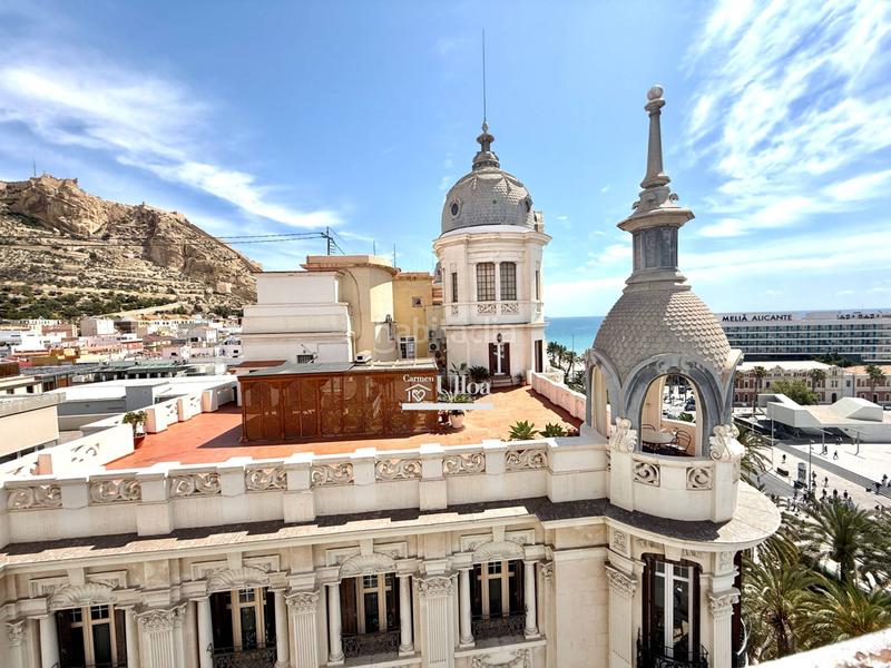 Foto 40449fd3-cd74-4ef6-96ae-2739bdeabf70. Piso espectacular vivienda histórica en primera línea del puerto en Alicante
