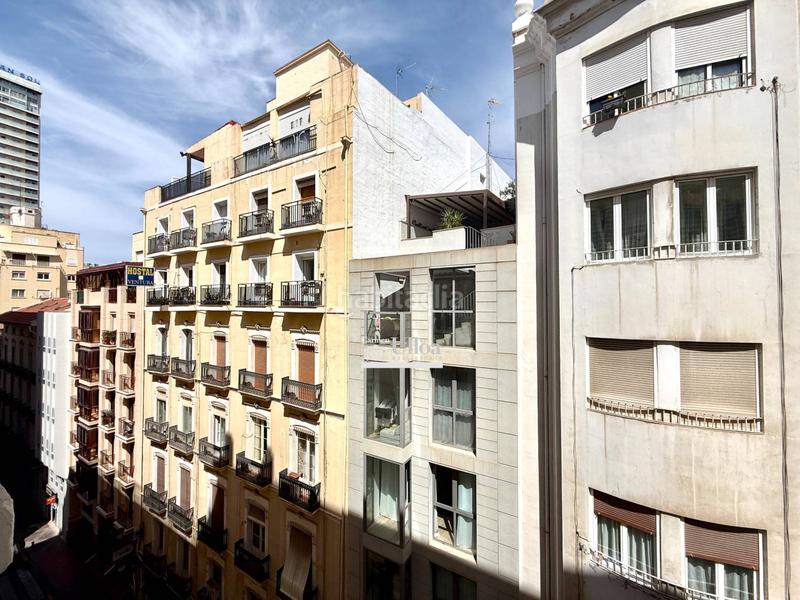 Foto 63b18def-3ffc-4dbe-824e-1fb949e3bb87. Piso espectacular vivienda histórica en primera línea del puerto en Alicante